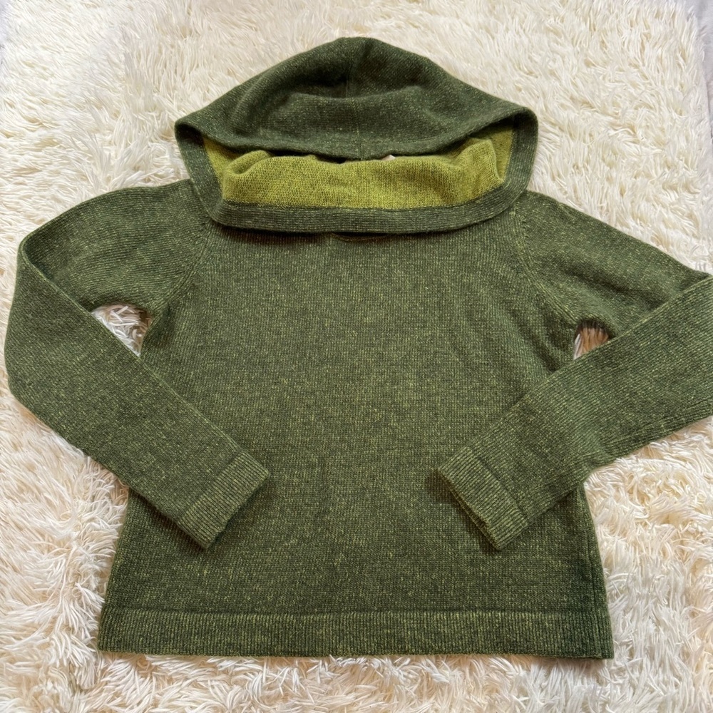 501. Women’s Tsunami Green Hooded Sweater (M)‎